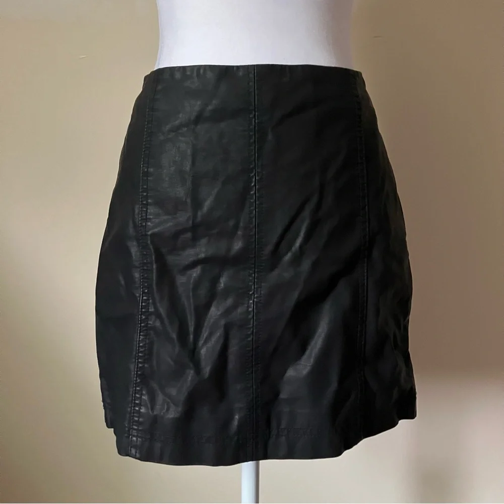 Free People Modern Femme Black Faux Leather Mini Skirt size 4
